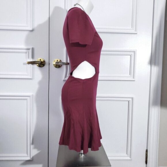 Plum Cutout Pleated Tennis Dress - Picture 6 of 9